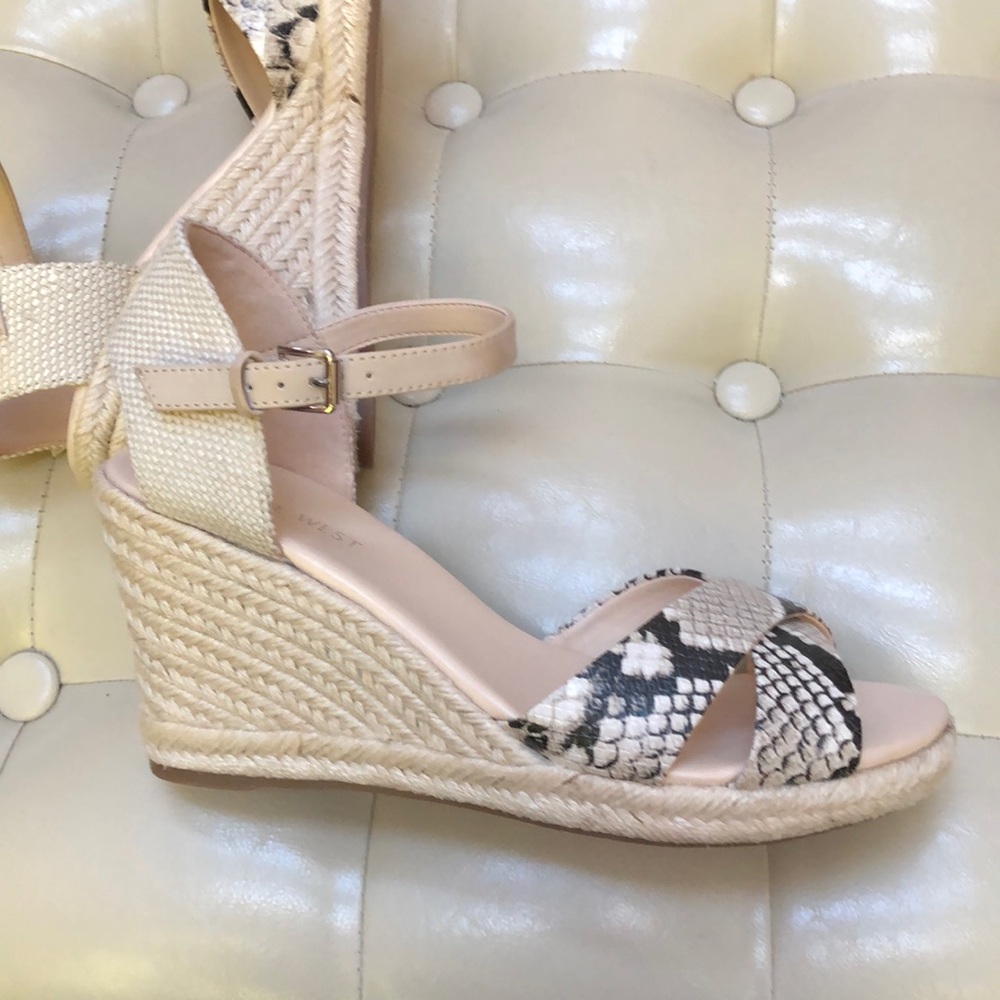 New Nine West size 8.5 espadrille wedge snake skin